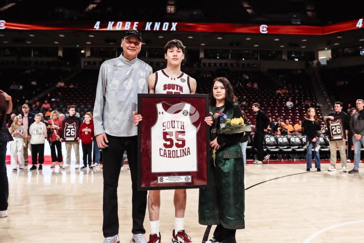 Монгол хүн "NBA"-д тоглох мөрөөдлийг өвөртөлсөн Ш.Энхийн-Од коллежоо төгслөө